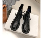 Nuevas botas medianas de suela gruesa exterior delgada con cordones delanteros de estilo británico
