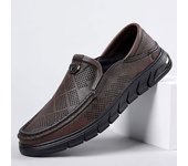 Zapatos casuales ahuecados de piel de oveja zapatos de suela suave de los hombres zapatos de los hombres de verano de un pedal de cuero genuino papá agujero zapatos de cuero transpirable hombres