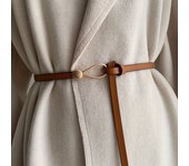 Cinturón Delgado De Cuero PU Clásico Con Nudo En Un Color De Moda Para Mujeres. Ideal Para Abrigos Y Vestidos Casuales.