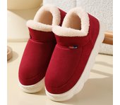 Zapatos de algodón con tacón para interior de nuevo estilo de invierno para que las parejas los usen al aire libre con tacón y botas de nieve para hombre de suela gruesa y cálidas de terciopelo para interiores