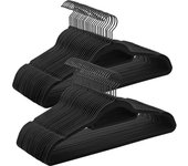 SONGMICS Perchas de terciopelo, juego de 50 perchas para ropa, antideslizantes, con barra de corbata y gancho negro, ahorro de espacio, 0.25 pulgadas de grosor, 17.15 pulgadas de largo, para vestidos