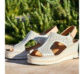 Shoes Sandalias Planas marca Pikolinos para mujer en color beig