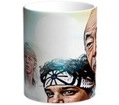 Taza Cobra Kai. Karate Kid. Johnny Lawrence. Daniel Larusso. Miyagi. Miguel. Robby. Halcon. Samantha. Tory