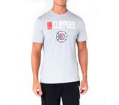 NOS NBA REGULAR TEE LOSCLI HGR: Camiseta NBA Los Angeles Clippers en gris, perfecta para los fanáticos de los Clippers que desean una camiseta cómoda y de diseño moderno para apoyar a su equipo. ✅ Entrega 24/72h a España (península).