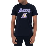 NOS NBA REGULAR TEE LOSLAK BLKTRP: Camiseta NBA Regular Los Angeles Lakers, en negro. Un básico ideal para los seguidores del equipo, con un toque deportivo y elegante que te mantendrá cómodo y con estilo. ✅ Entrega 24/72h a España (península).