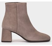 Pedro Miralles Botines de serraje de color gris modelo ALBAICÍN en tonos Grises. Hecho a mano en España.