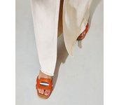 Pedro Miralles Sandalias planas de piel en color naranja modelo CAMPELLO en tonos Naranjas. Hecho a mano en España.
