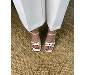 Pedro Miralles Sandalias de tacón de piel en color blanco. modelo ARUBA en tonos Blancos. Hecho a mano en España.