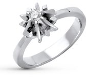 Sortija Oro Blanco 18k mujer diamante talla brillante 0.10ct. ancho máximo 9 mm.