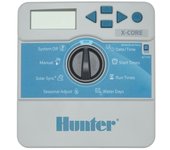 Programador de riego eléctrico XC 601 Interior Hunter Programador eléctrico que permite controlar hasta 6 zonas de riego con electroválvulas a corriente 24V. 3 programas independientes con 4 horas de inicio por programa. Tiempo de riego máximo por