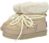 Botas-botines marca B&W para niña en color beige. Botas australianas para niñas en color beige, con cordones decorativos, sin cierres, forro de pelo sintético para invierno