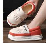 Nuevas zapatillas gruesas de algodón de invierno 2024 con tacón para hombres, parejas, ropa interior cálida para exteriores, zapatos de algodón para mujeres