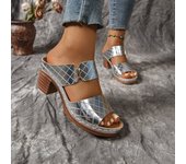 2025 gran tamaño dedo del pie abierto una palabra zapatillas de tacón alto de las mujeres nuevo tacón grueso en relieve de la moda sandalias zapatillas