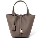 Bolso Cubo en Cuero Genuino - Elegancia Sofisticada con Detalles de Canasta para Mujer