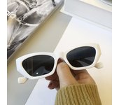 Gafas de sol de montura pequeña personalizadas gafas de sol de ojo de gato de moda para mujer gafas versátiles retro