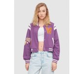 Cazadora bomber con parches estilo universitario, cómoda y cálida por dentro gracias a su forro de felpa y botones centrales INSIDE