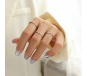 Encanto Anillo temperamental simple y liso, anillo fino para el meñique, anillo liso para el dedo índice, anillo de acero de titanio y oro de 18 quilates.