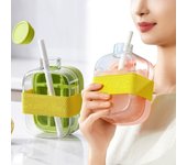 Cubitera 2 en 1, sin contacto, con pajita y correa, moldes flexibles de silicona para hielo, bandeja para presionar, para café, jugos y bebidas (verde, 500 ml)