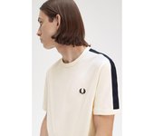 CAMISETA FRED PERRY BLANCO ROTO CON LOGO POR HOMBRO