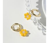 GHIDBK Boho Candy Color Acrylic Daisy Hoop Earring For Women Multicolor Cute Flower Charm Huggie Earrings Summer Jewelry Gift