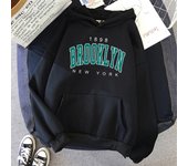 In 1898, Brooklyn, New York printed men's loose and comfortable street hoodies were created with creative hoodie nails