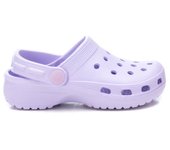 Zuecos niña de la marca Xti color lila sandalias tipo zueco Xti muy ligeras y comodas para playa y piscina suela comfort tech con memory foam pro y con certificado vegano