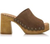 Zueco marca Mustang modelo 53672 C10889 para mujer en color marrón
