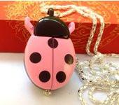 New Fashion Cute Small Golden Beetle Pocket Watchs With Chain Lightweight Necklace Pendant Clock Adult Children Ladybug Watch