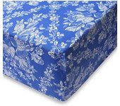 Funda de colchón con Cierre de Cremallera. Fácil de Colocar, Resistente, Suave y Agradable. Poliéster 100%. Tamaños Disponibles: Cama 90, 135, 150, 180. Diseño Floreado.