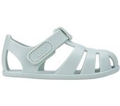 Cangrejeras niño barefoot de la marca Igor modelo Nemo Solid color verde menta las sandalias respetuosas de Igor mas buscadas made in Spain para playa o piscina con cierre de tira adherente