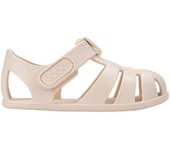 Cangrejeras niña barefoot de la marca Igor modelo Nemo Solid color marfil las sandalias respetuosas mas buscadas de Igor made in Spain ideales para piscina o playa con cierre de tira adherente