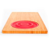 Práctica tabla de cortar hecha 100% de bambú con escurridor para fregadero para mantener tu cocina limpia y ordenada a la vez que cocinas.