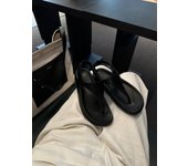 Temperamento minimalista espina de pescado retro dedo del pie vacaciones nicho de fondo plano sandalias de estilo romano