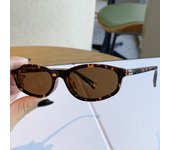 2025 nuevo M hogar ojo de gato gafas de sol Internet celebridad de las mujeres de alto sentido versátil anti-ultravioleta gafas de sol de marco estrecho