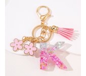Pink flower initial keychain Drop glue resin 26 English letter keychain A E K L M S Pendant women's handbag Accessory Gift