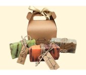 Pack caja de Regalo Macruma de Jabones Artesanos con aceite de oliva y esencias naturales. 3x100gr