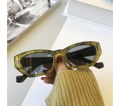 Gafas de sol de montura pequeña personalizadas gafas de sol de ojo de gato de moda para mujer gafas versátiles retro