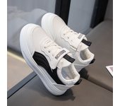 Zapatos de tablero bajo para niños y niñas 2025 nuevos zapatos casuales versátiles para niños medianos y mayores de moda antideslizante de suela suave