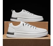 La tendencia de los zapatos blancos es elástica con zapatos masculinos, la superficie de la piel es baja, los zapatos de tablero son planos y los zapatos casuales son individuales para hombres.