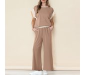 2025 Tendencia de verano Traje casual Contraste de tres mangas Top Pantalones de siete puntos Conjunto de dos piezas Mujeres