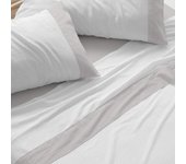 Juego Sábanas Franela Diseño 573. BURRITO BLANCO. Incluye sábana encimera, bajera y 1/2 fundas de almohadas. Estampado geométrico de líneas .Disponible en color  Azul y gris. 100% Algodón. Tamaños 90, 105, 135, 150, 150-160, 180 y 200cm
