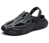 The outer shoes are fashionable casual shoes, beach sandals, Eva men's clogs.