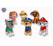 Peluches: Elefantes, Osos, Pandas, Toros, Monos, Delfines, Cerdos, Perros, Gatos, Unicornios... gran variedad de animales...; Mickey, Minnie, Stitch, Tortugas Ninjas, Pucca, Sonic, Peppa Pig, Patrulla Canina... gran variedad de licencias...