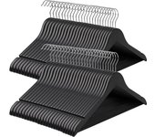 SONGMICS Percha de Madera Maciza, Juego de 50, con Ranuras para Hombros, Barra Antideslizante para Pantalones, Gancho Giratorio de 360°, para Trajes, Camisas, Abrigos, Negro