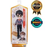 HARRY POTTER-WIZARDING WORLD - MUÑECO HARRY POTTER 20 CM - Figura Harry Potter Articulada con Varita y Uniforme Hogwarts - 6061836 - Juguetes Niños 5 Años +