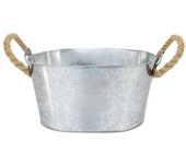 Cubitera o Cubo Ovalado para Enfriar Cervezas o refrescos. Originales Asas de Cuerda. Lleva Incorporado 2 abridores de Botellas. Medidas :29.00 X 21.00 X 15.00. Voz Promociones