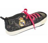 SAFTA  REAL MADRID Estuche con forma de Zapatilla Diseño Único y Licencia Oficial - Estuche Innovador Ideal para Estudiantes Creativos y/o Artistas - Estuche Apertura Cremallera - Estuche material resistente y durabilidad máxima