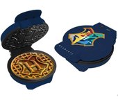 Uncanny Brands - Gofrera Escudo Hogwarts Harry Potter - Impresión en el gofre - Enchufe Europeo - Licencia Warner - Facil de usar y limpiar - Hogar y cocina