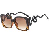 2024 Fashion Vintage Sunglasses Women Retro Classic Trendy Brand Design Gold Frame Square Sun Glasses Outdoor Shades Snake Leg