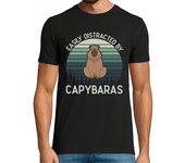 Camiseta Hombre Manga Corta retro fácilmente distraído por capibara laTostadora